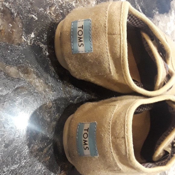 Lightly used Tom's slip on  shoes - Picture 3 of 4